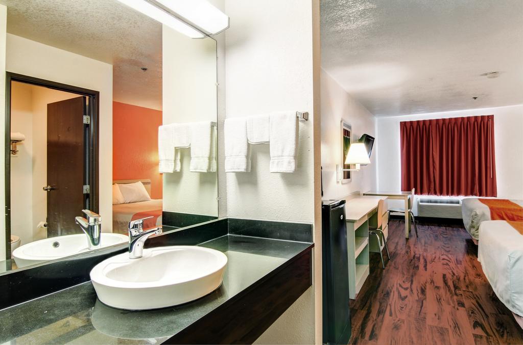Motel 6-Columbia, Mo - East מראה חיצוני תמונה