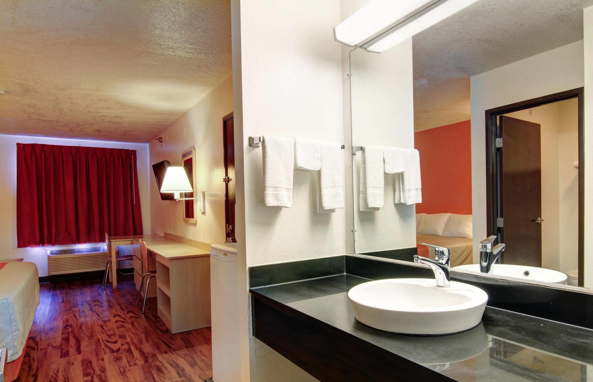 Motel 6-Columbia, Mo - East מראה חיצוני תמונה