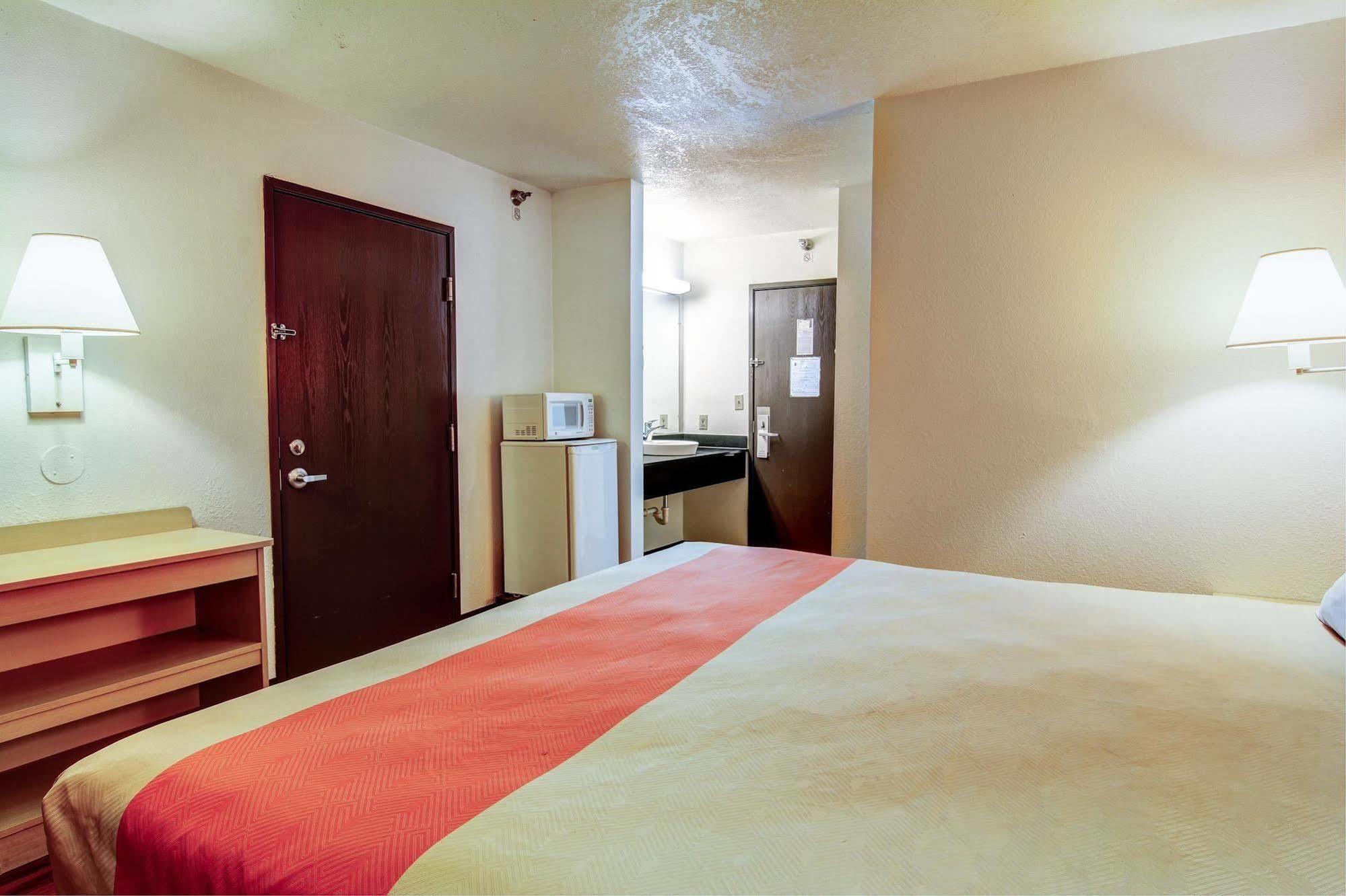 Motel 6-Columbia, Mo - East מראה חיצוני תמונה
